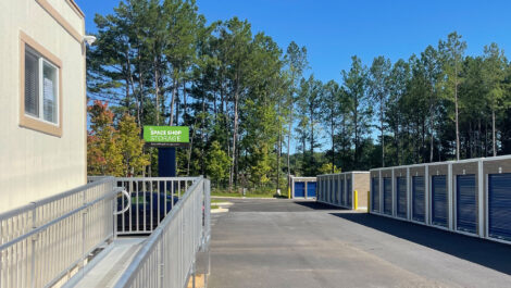 Space Shop Self Storage - Douglasville Plaza