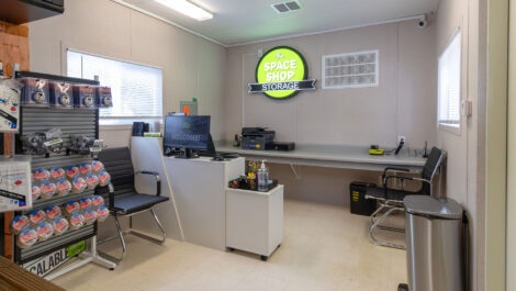 Space Shop Self Storage - Douglasville Plaza